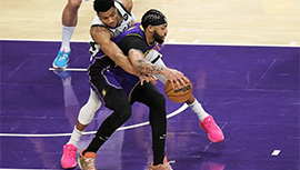 NBA录像回顾战况:詹姆斯缺阵湖人123-122胜雄鹿  字母哥空砍三双拉塞尔44分